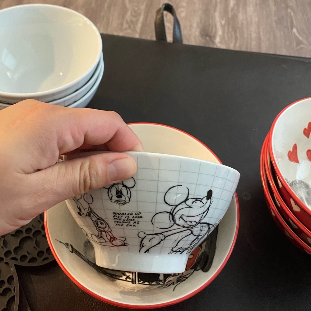 Mickey Mouse and Minnie Mouse kitchen items - Picture 13 of 16
